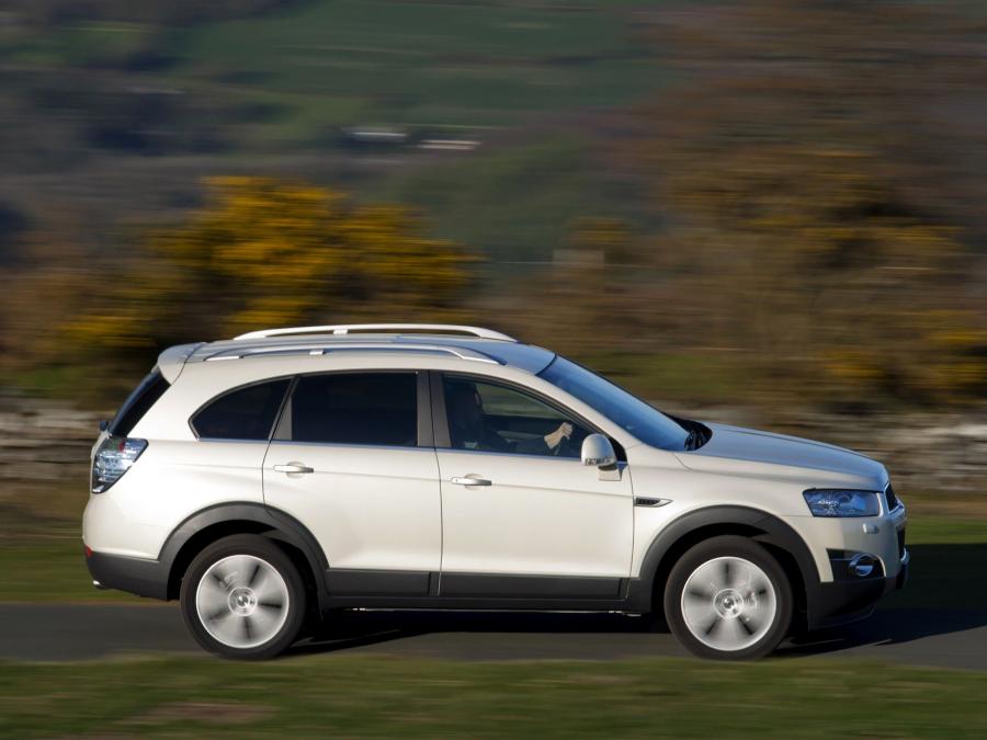  Chevrolet Captiva 2011 года  (UK) (фото 3 из 16)